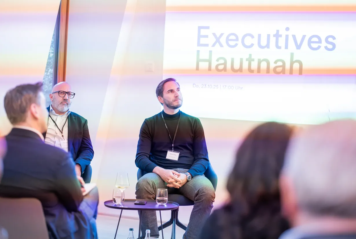 Zwei Referenten beim Event Executives Hautnah im Gespräch mit dem Publikum.